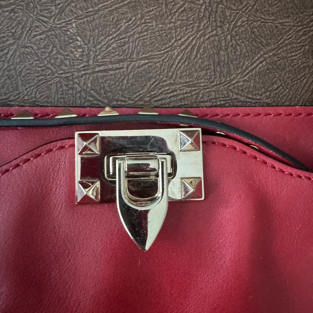 Valentino Garavani Rockstud Logo Leather Tote-Red - Picture 9 of 10